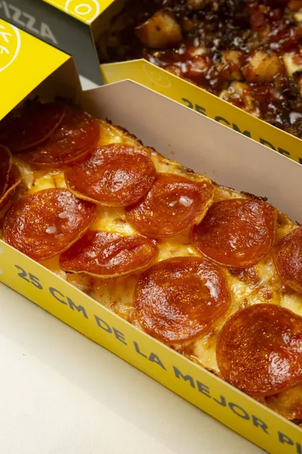 Pizza Pepperoni - Pasta al estilo venezolano - La Pasta Maracaibo — Foto 1 de 3